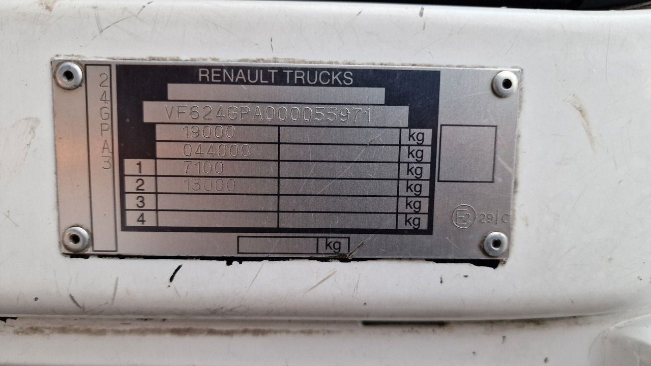 Tractor unit Renault Premium: picture 26