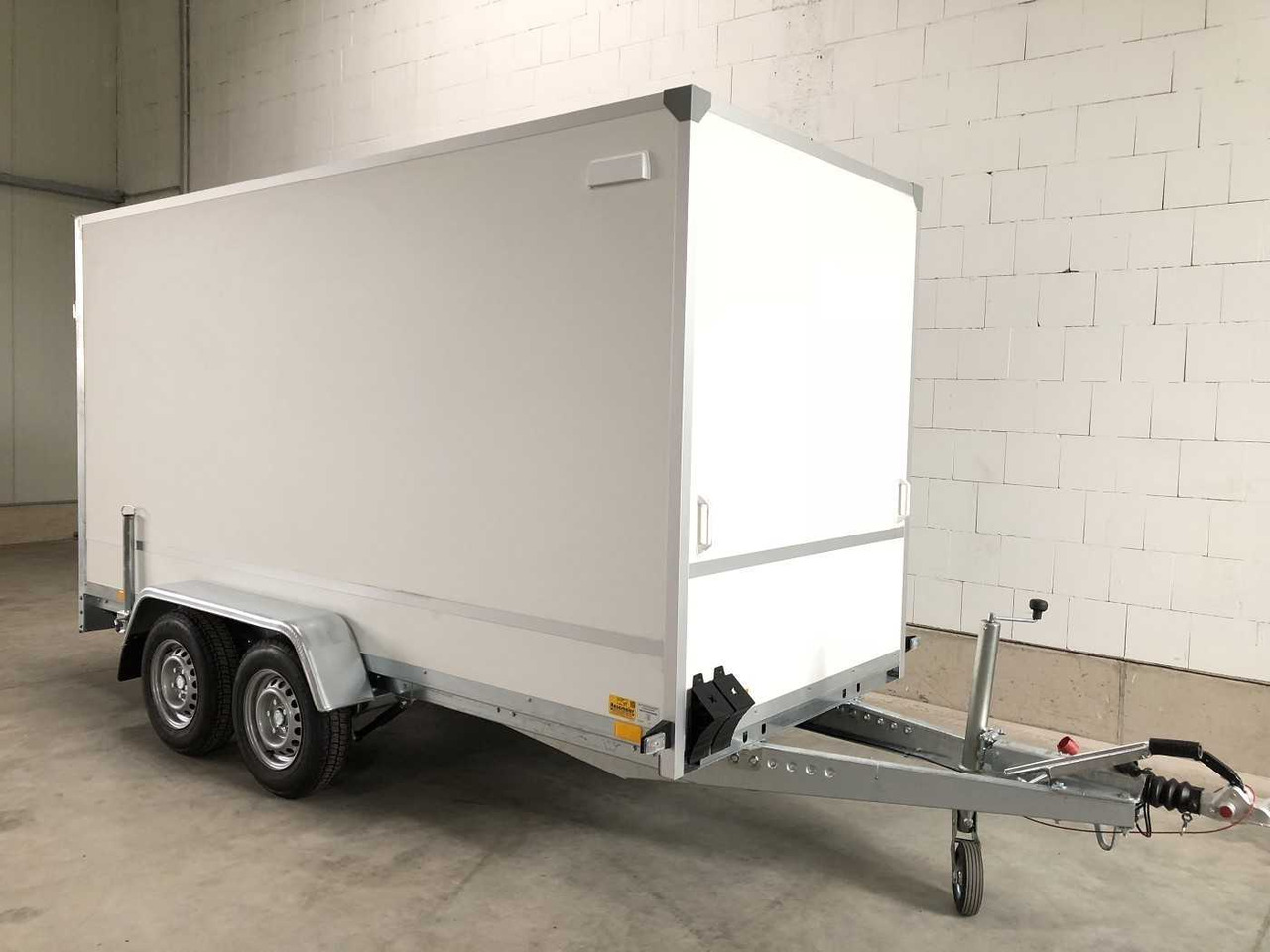 New Closed box trailer BLYSS F2736HTD Rampe Kofferanhänger: picture 2