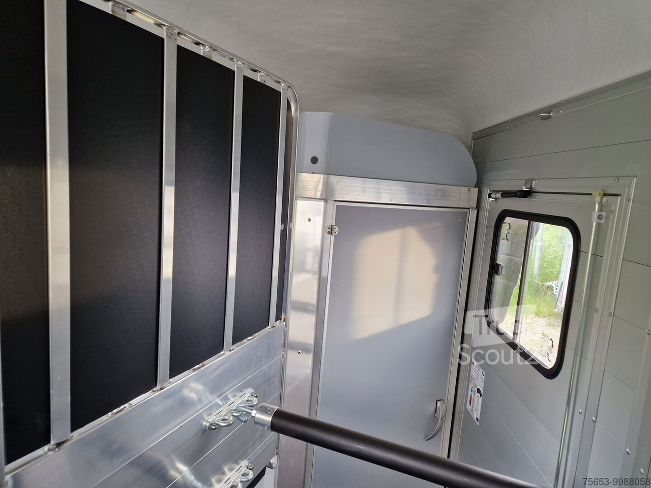 New Car trailer Cheval Liberté Alu Pferdeanhänger hohe Einstiegstüren Touring Jumping Pullman 100km 2023 verfügbar: picture 8