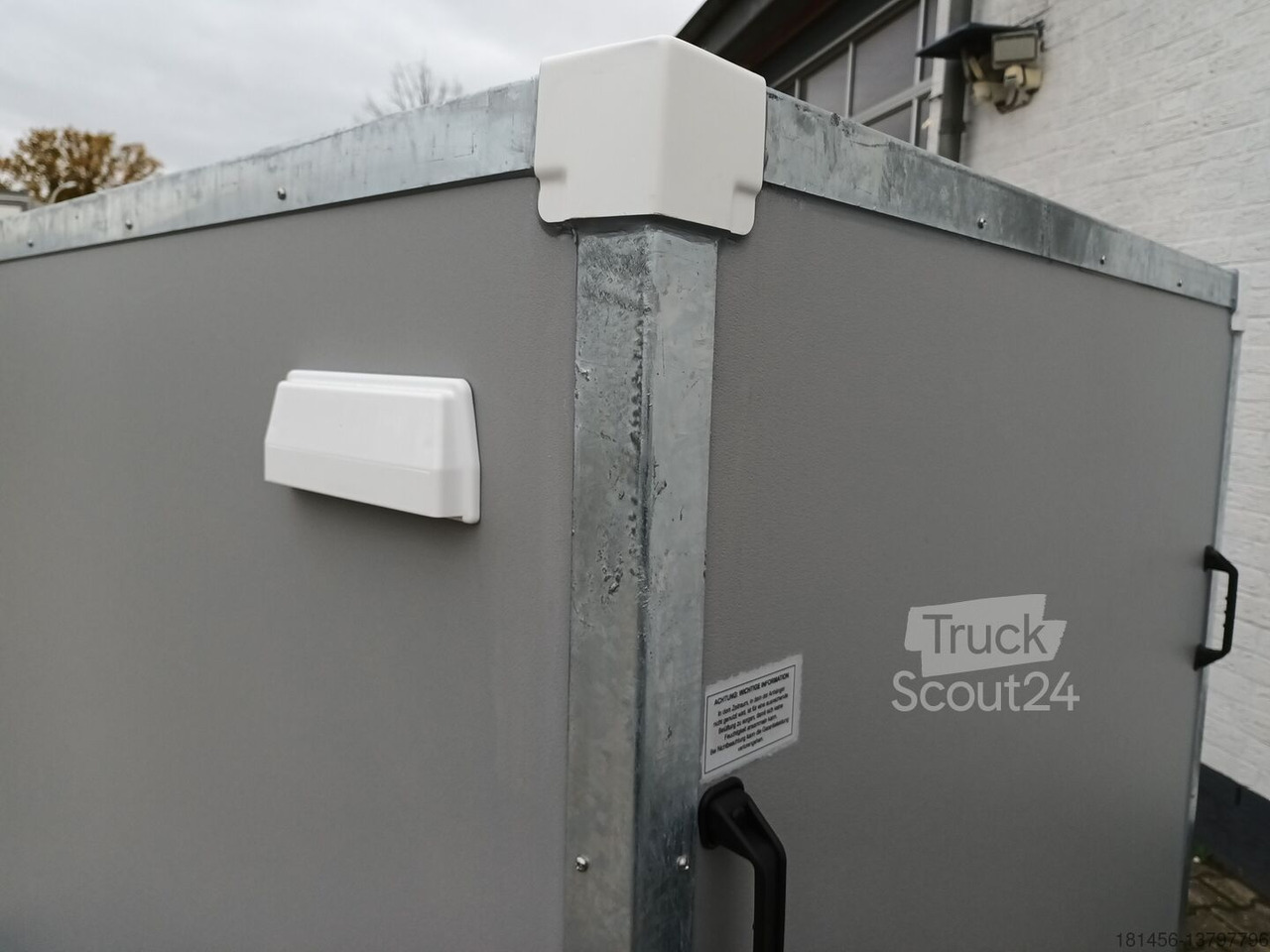 New Closed box trailer kompakter Koffer grauweiß Gesamthöhe 185cm 750kg mit Stützrad Stützen Zurrsystem 100km/H: picture 11