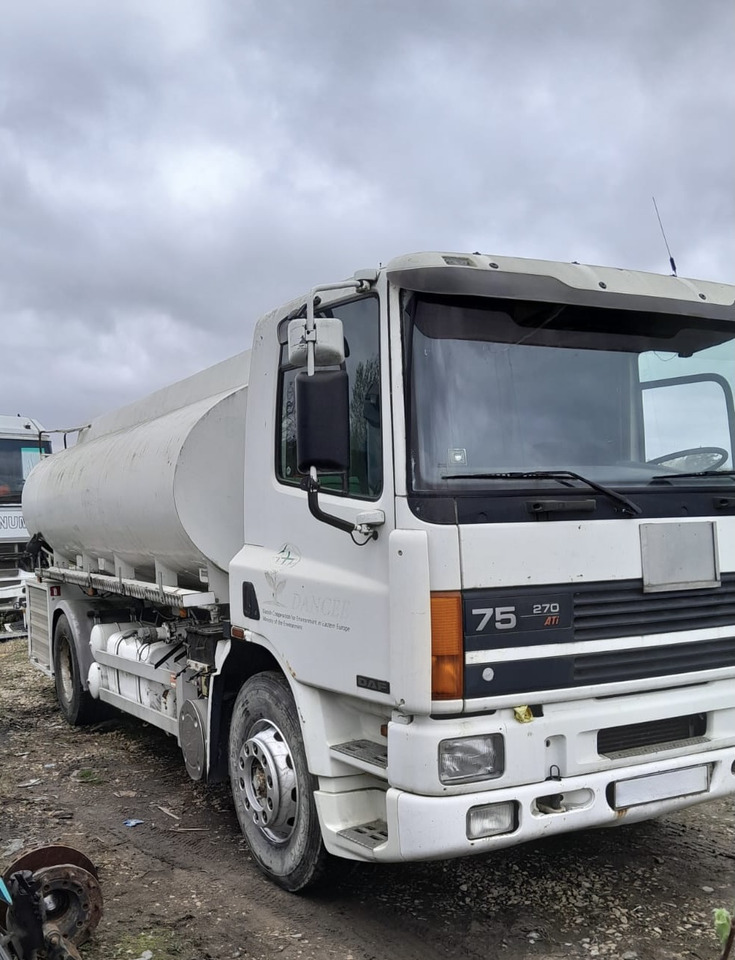 Tank truck for transportation of fuel DAF 75CF270: picture 2