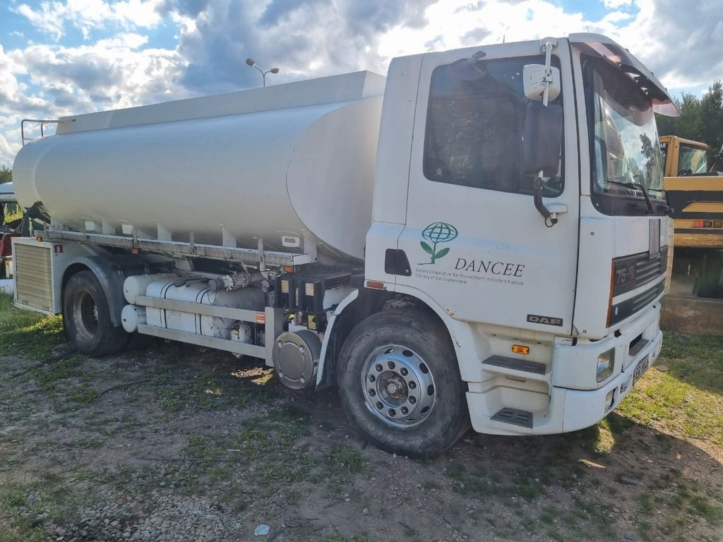 Tank truck for transportation of fuel DAF 75CF270: picture 16