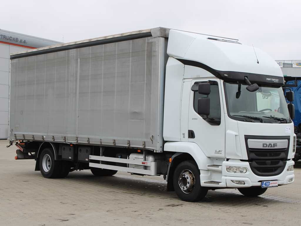Curtainsider truck DAF LF 250 FA, HYDRAULIC LIFT, EURO 6: picture 2