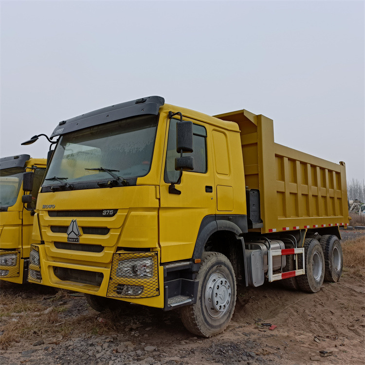 Tipper HOWO HOWO 6x4 375 -yellow Tipper: picture 12