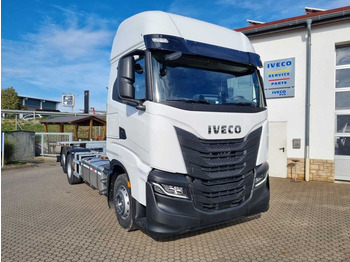 Container transporter/ Swap body truck IVECO S-WAY