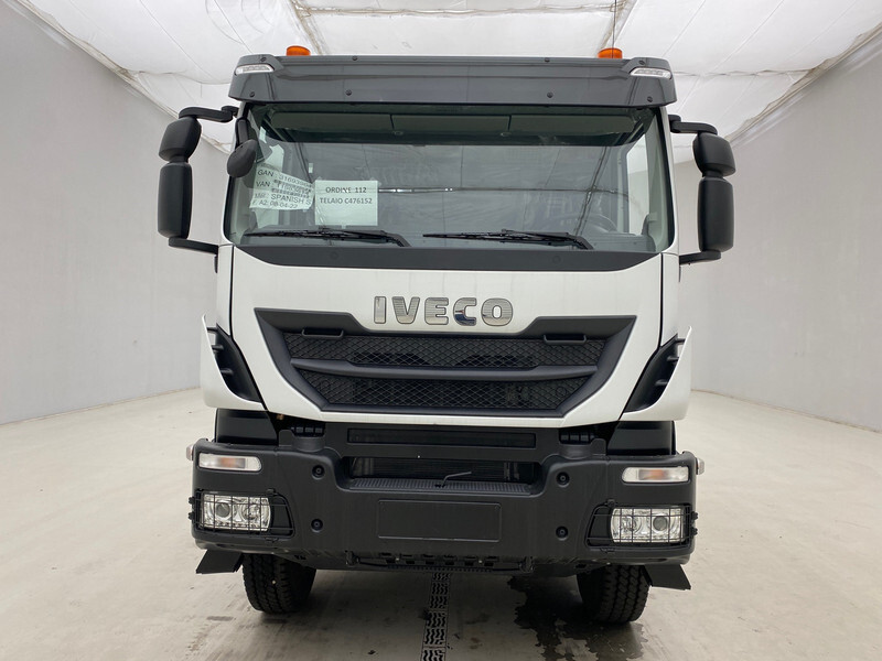 New Tipper Iveco Trakker 420 - 8x4: picture 3