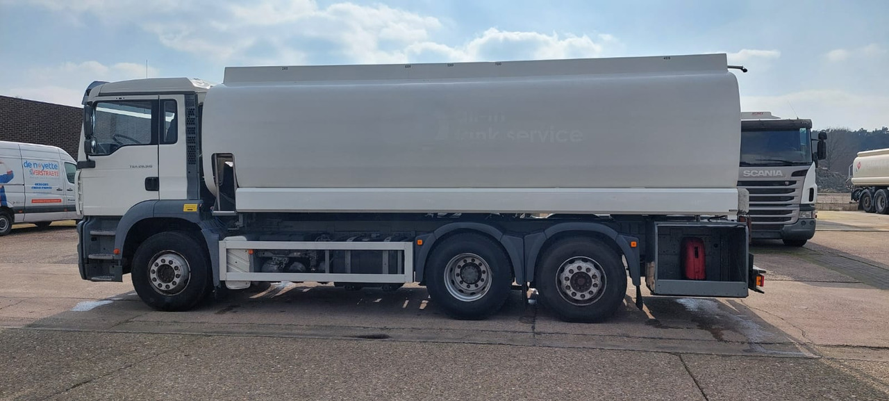 Tank truck MAN HS 26 FNLC: picture 12