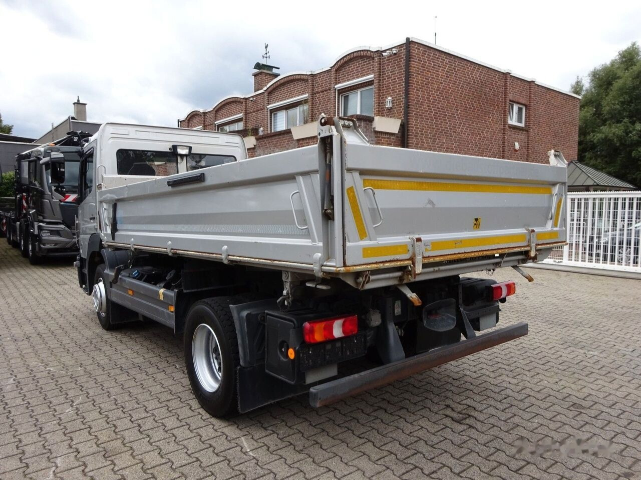 Dropside/ Flatbed truck Mercedes-Benz 1523 Atego 3 way Meiller tipper: picture 7