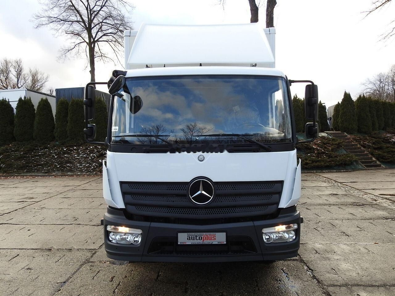 Box truck Mercedes-Benz ATEGO 12.24 Koffer + tail lift: picture 2