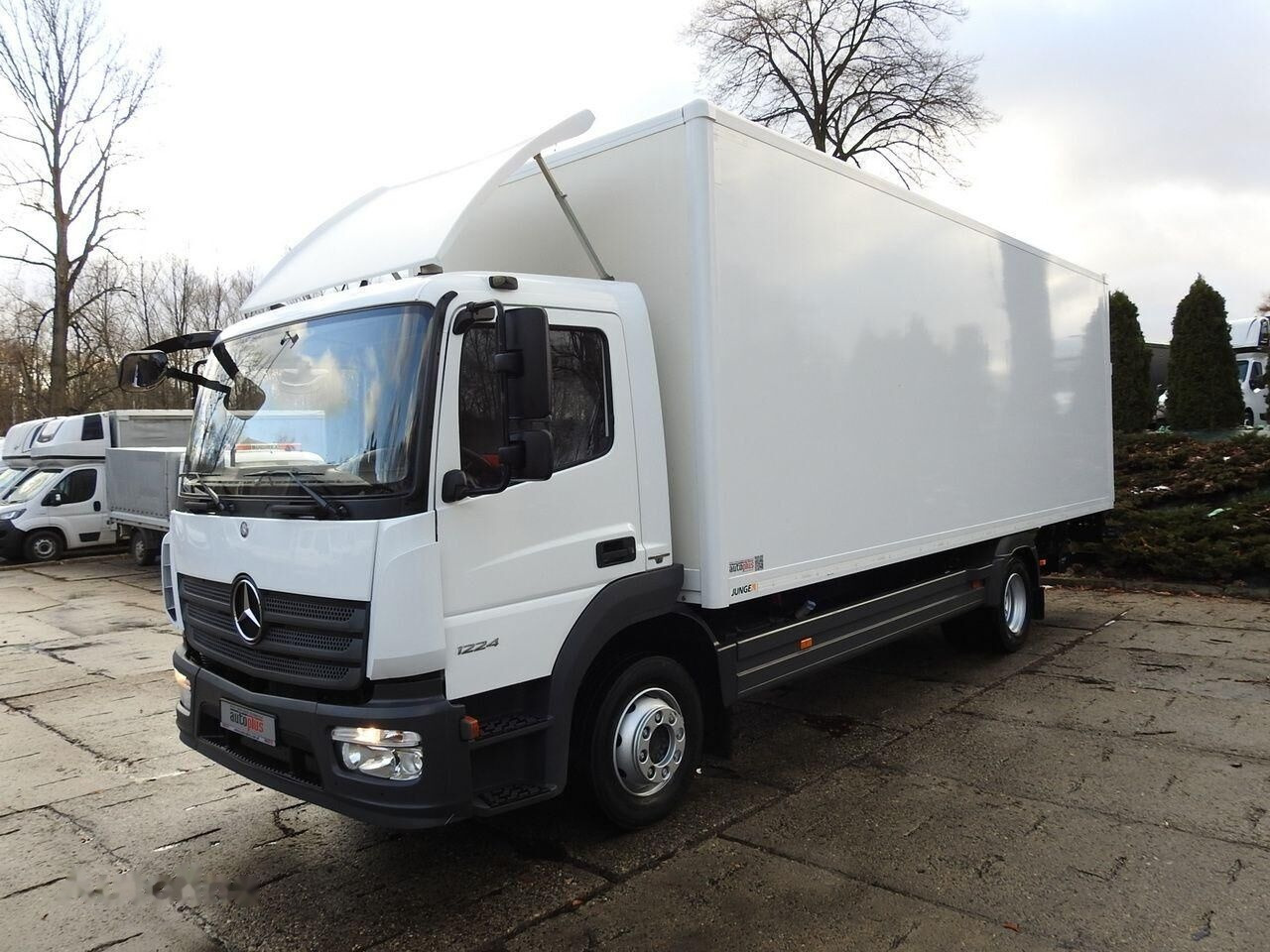 Box truck Mercedes-Benz ATEGO 12.24 Koffer + tail lift: picture 3