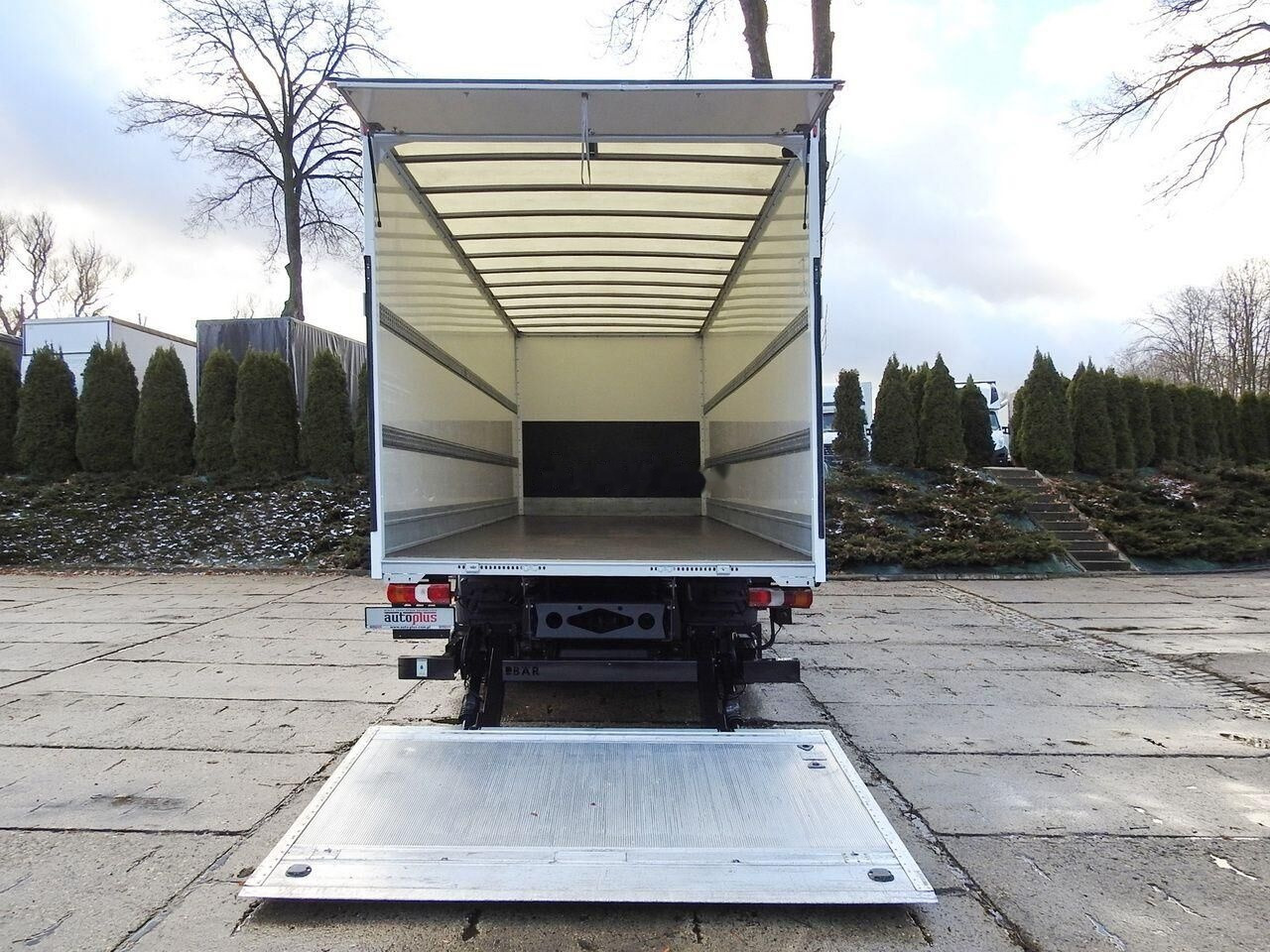 Box truck Mercedes-Benz ATEGO 12.24 Koffer + tail lift: picture 7