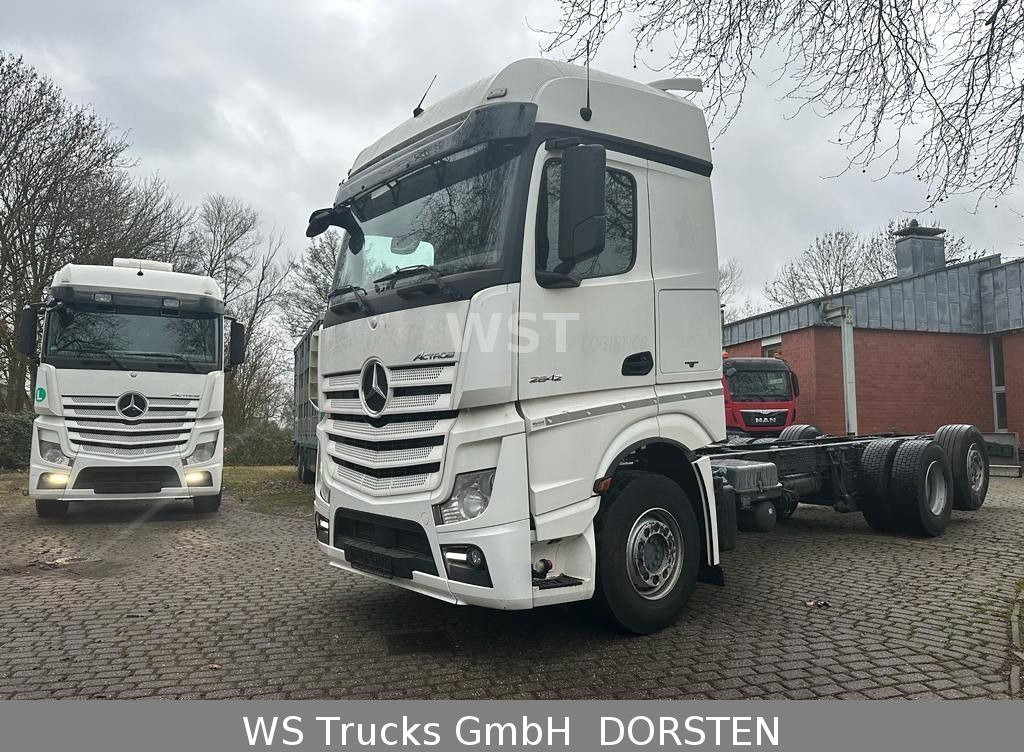 Cab chassis truck Mercedes-Benz Actros 2542 LL 1 6x2 Fahrgestell  2 Stück: picture 3