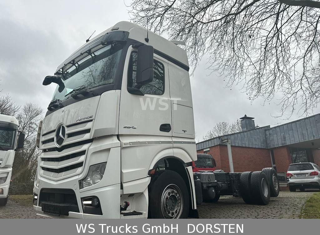 Cab chassis truck Mercedes-Benz Actros 2542 LL 1 6x2 Fahrgestell  2 Stück: picture 12