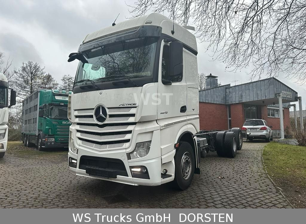 Cab chassis truck Mercedes-Benz Actros 2542 LL 1 6x2 Fahrgestell  2 Stück: picture 6