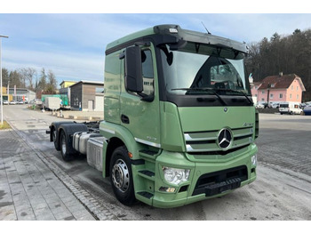 Cab chassis truck Mercedes-Benz Actros 2543 6x2: picture 4