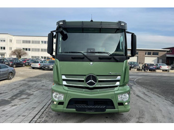 Cab chassis truck Mercedes-Benz Actros 2543 6x2: picture 2