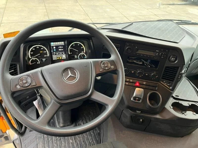 New Tipper Mercedes-Benz Arocs 4848 K 8x4 Tipper Truck (3 units): picture 17