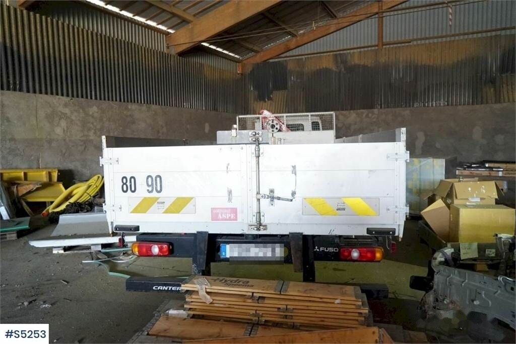 Dropside/ Flatbed truck, Crane truck Mitsubishi Canter 7C15 Crane with flat: picture 8