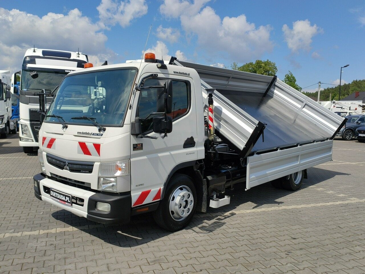 Tipper, Crane truck Mitsubishi Canter Fuso 9C18: picture 6
