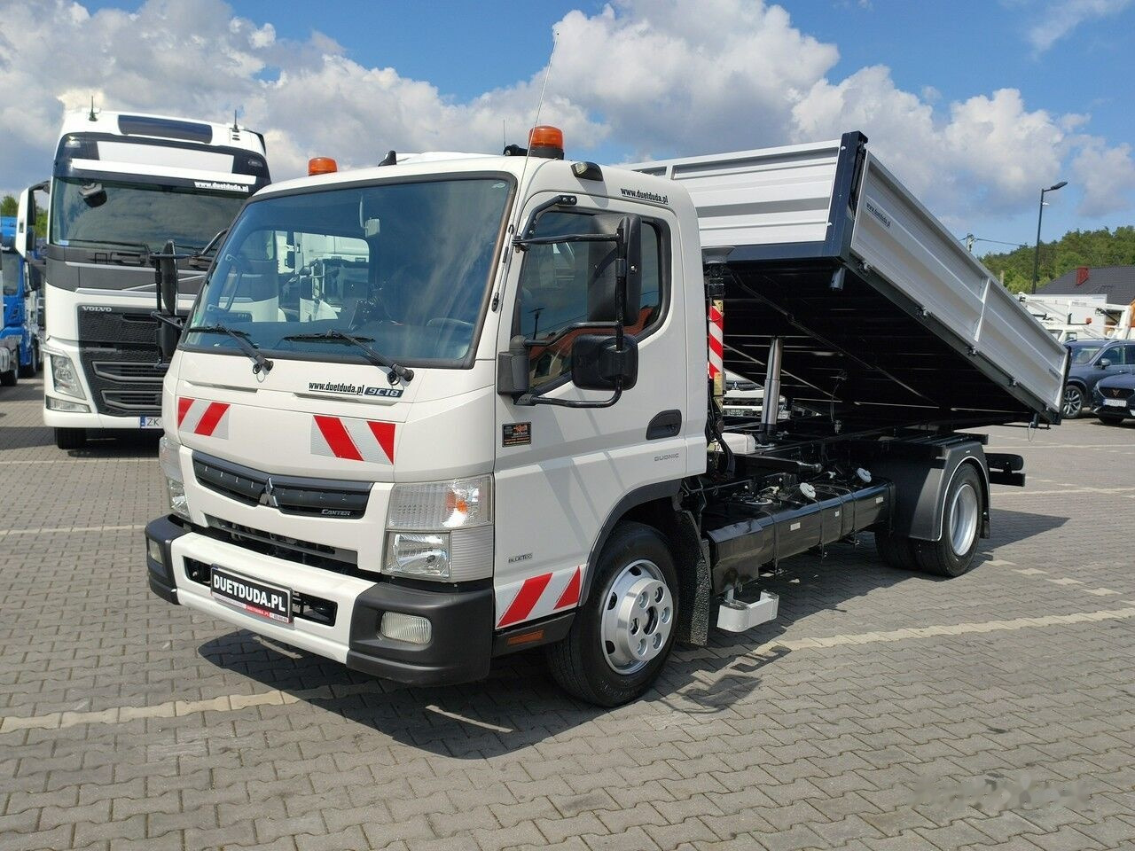 Tipper, Crane truck Mitsubishi Canter Fuso 9C18: picture 4
