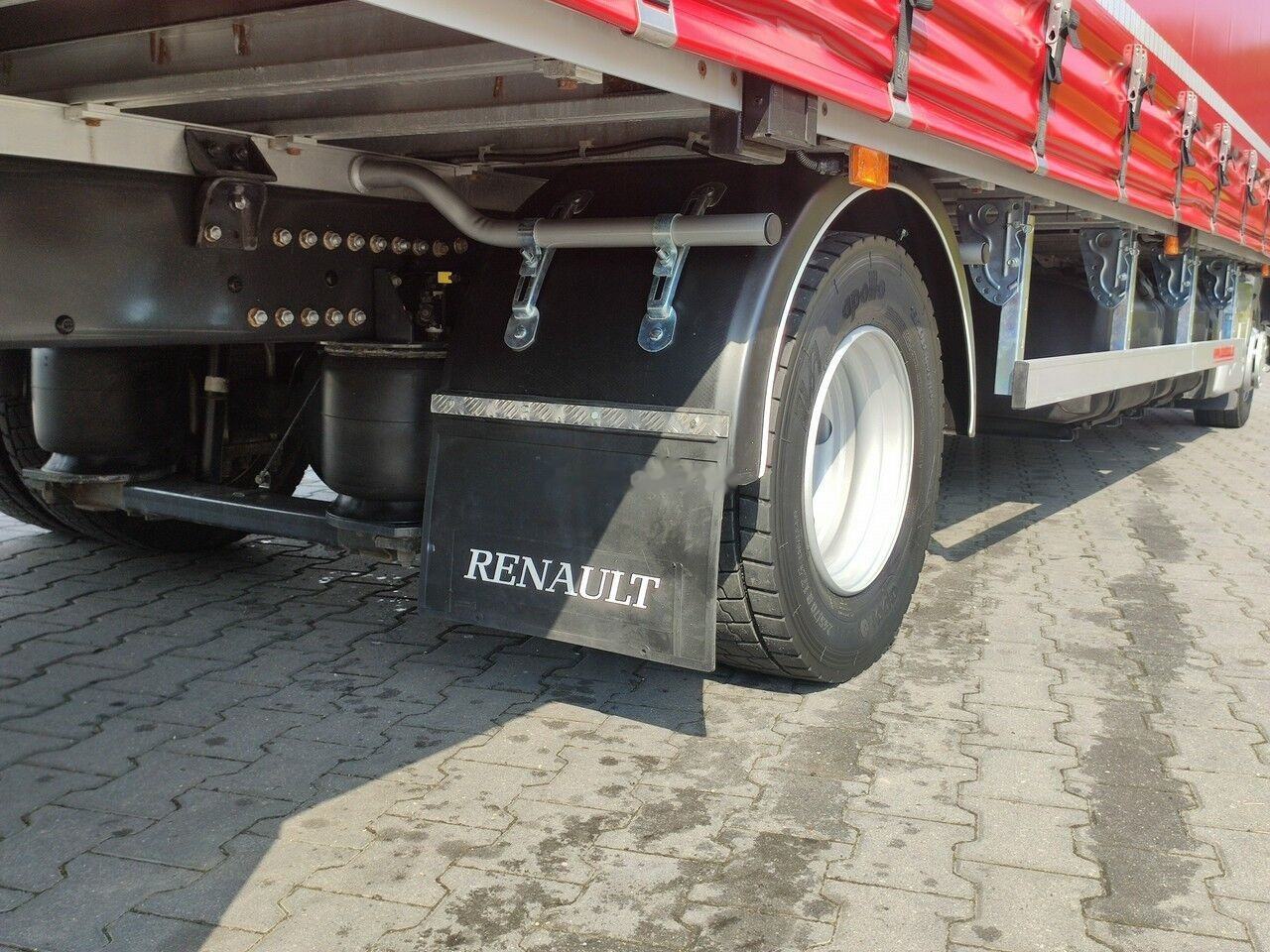 Curtainsider truck Renault D12.240: picture 15