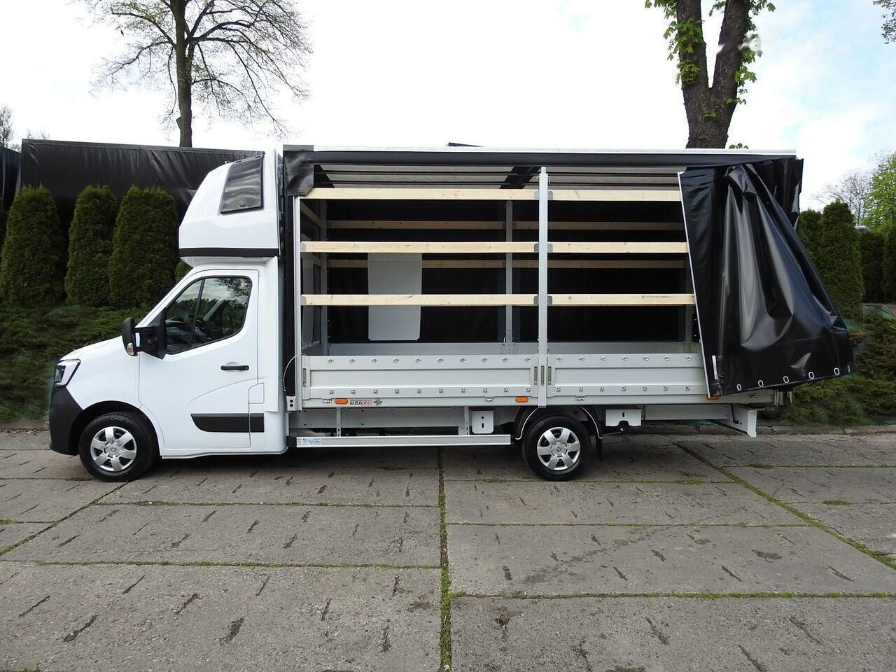 Curtainsider truck Renault Master Pritsche + Plane: picture 7