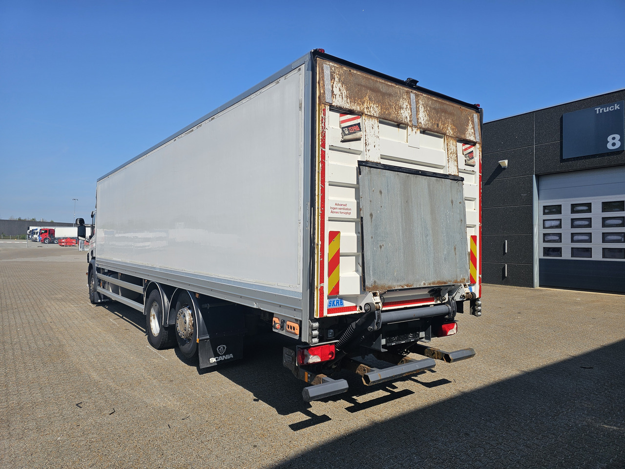 Box truck Scania P360: picture 3