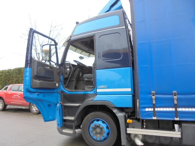Curtainsider truck Volvo FH 460 6X2 EUR5: picture 9