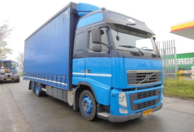 Curtainsider truck Volvo FH 460 6X2 EUR5: picture 4