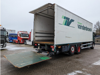 Box truck Volvo FM330 6x2 Daycab Euro5 - Gesloten bak 9M + Dhollandia laadklep 2000KG (V696): picture 3