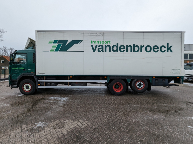 Box truck Volvo FM330 6x2 Daycab Euro5 - Gesloten bak 9M + Dhollandia laadklep 2000KG (V696): picture 12