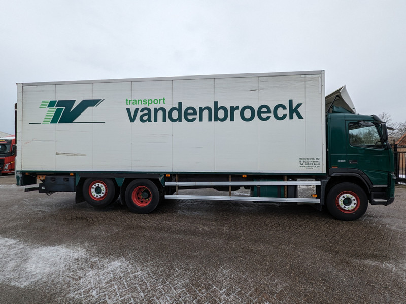 Box truck Volvo FM330 6x2 Daycab Euro5 - Gesloten bak 9M + Dhollandia laadklep 2000KG (V696): picture 11
