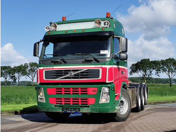 Cab chassis truck Volvo FM 12.460 8x4 tridem manual: picture 1