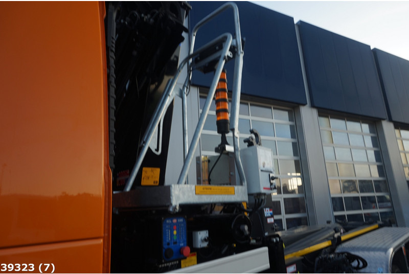 Hook lift truck, Crane truck Volvo FM 420 8x2 HMF 26 ton/meter laadkraan: picture 7