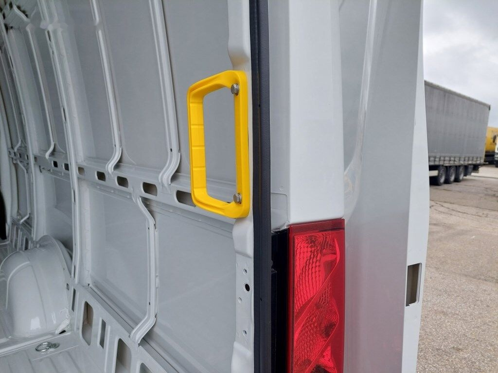 New Panel van IVECO Daily 35S16V 4x2: picture 9