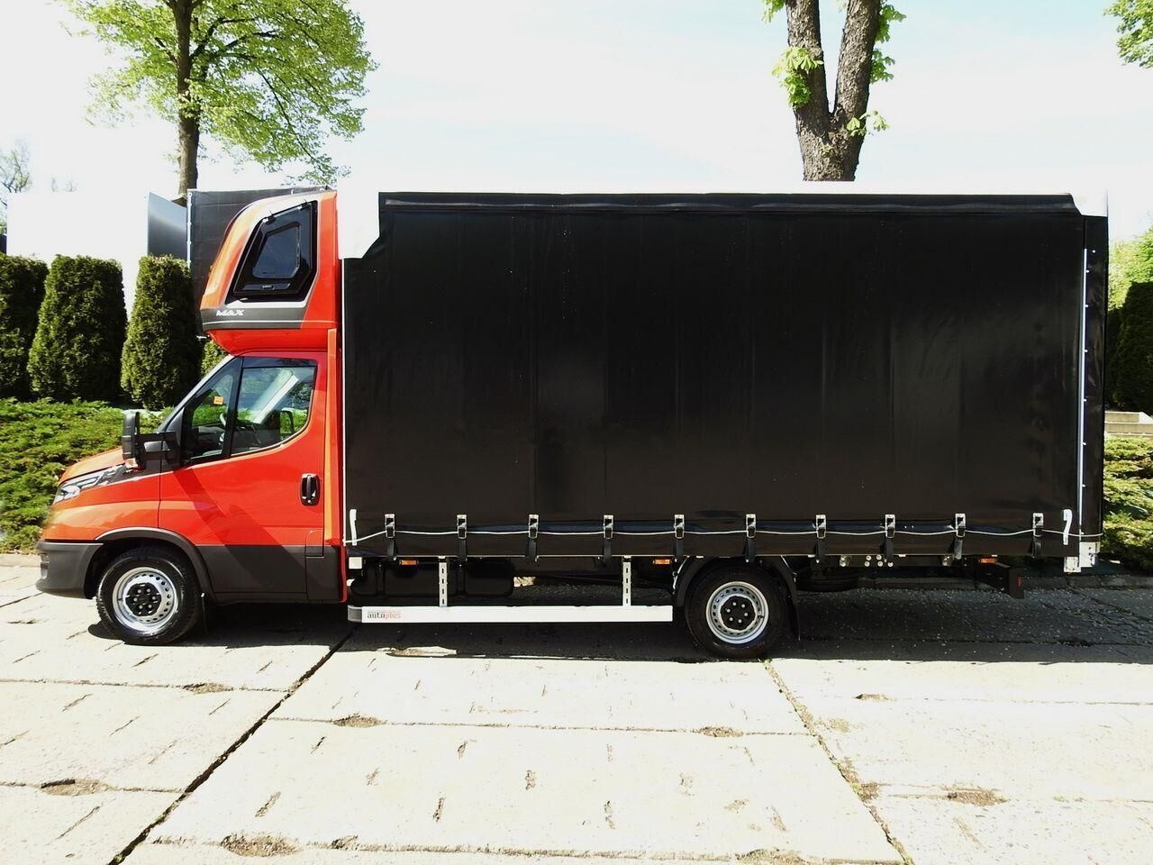 New Curtain side van IVECO Daily 35S18 Curtain side: picture 5