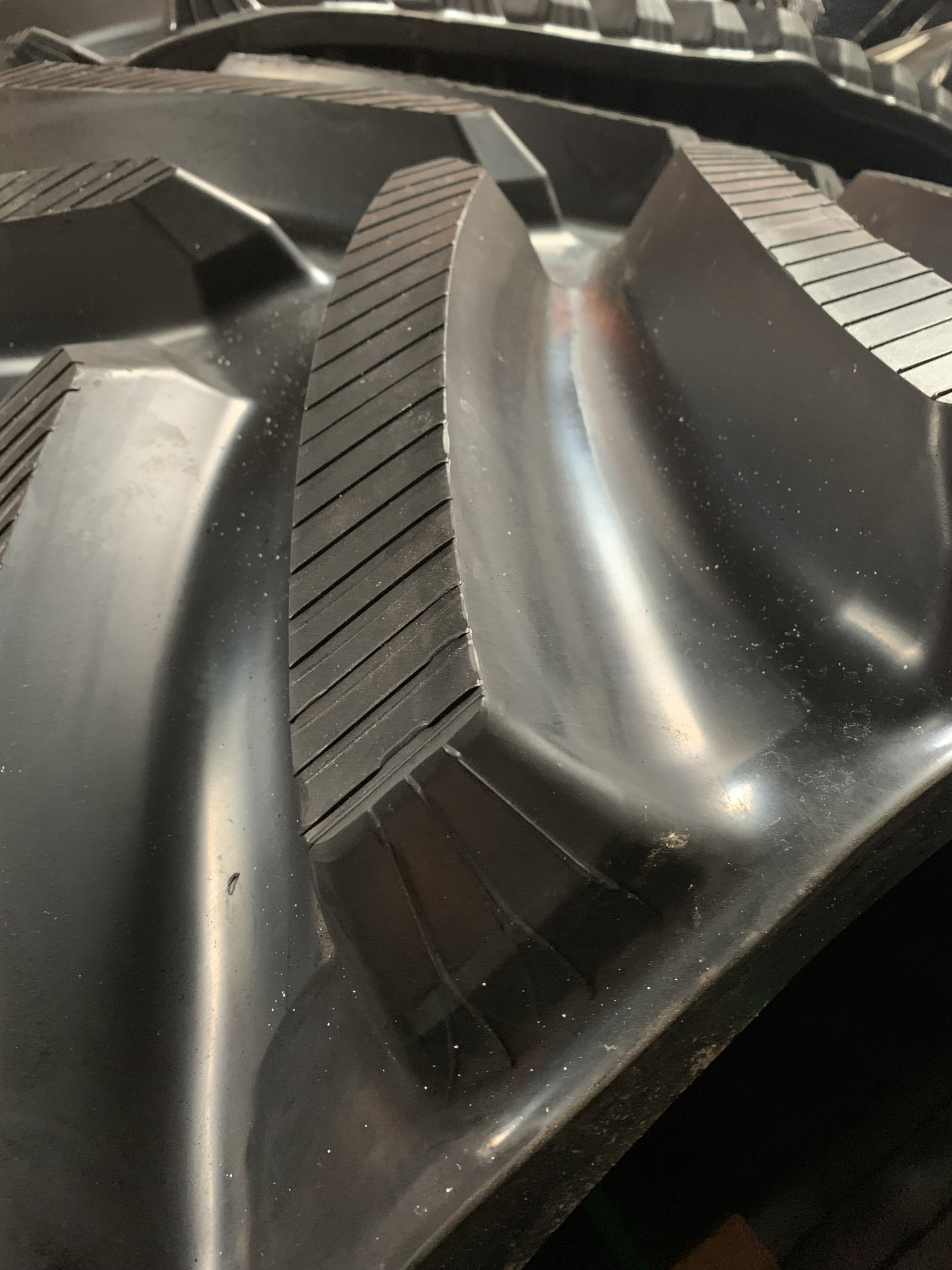 LEACH LEWIS RUBBER TRACKS LIMITED - Spare parts FENDT undefined: picture 3