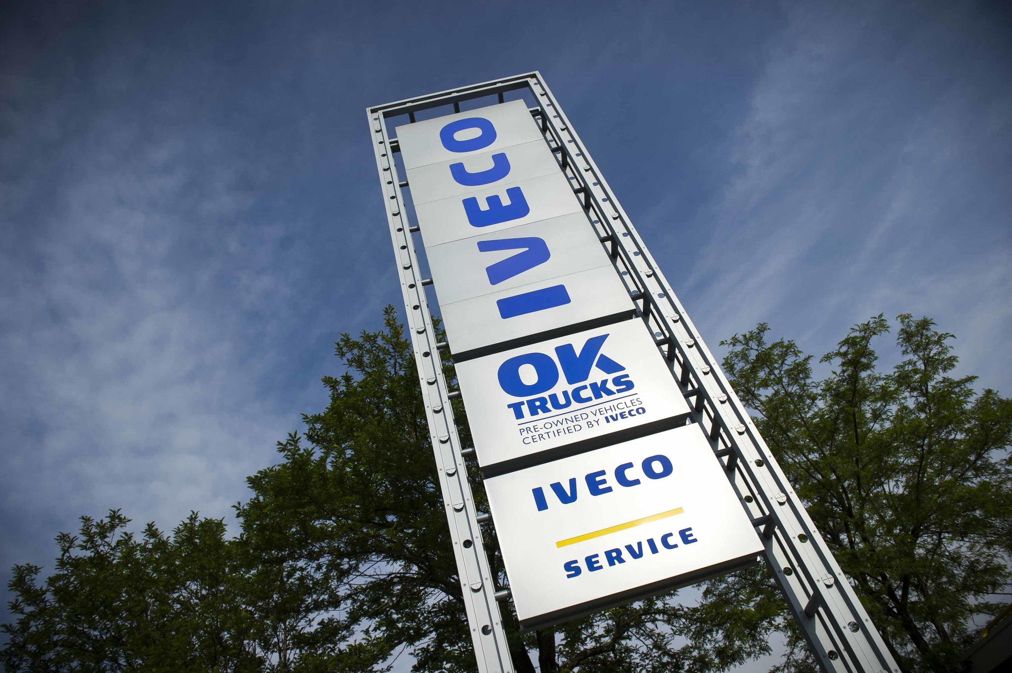 IVECO OK TRUCKS Piacenza undefined: picture 2