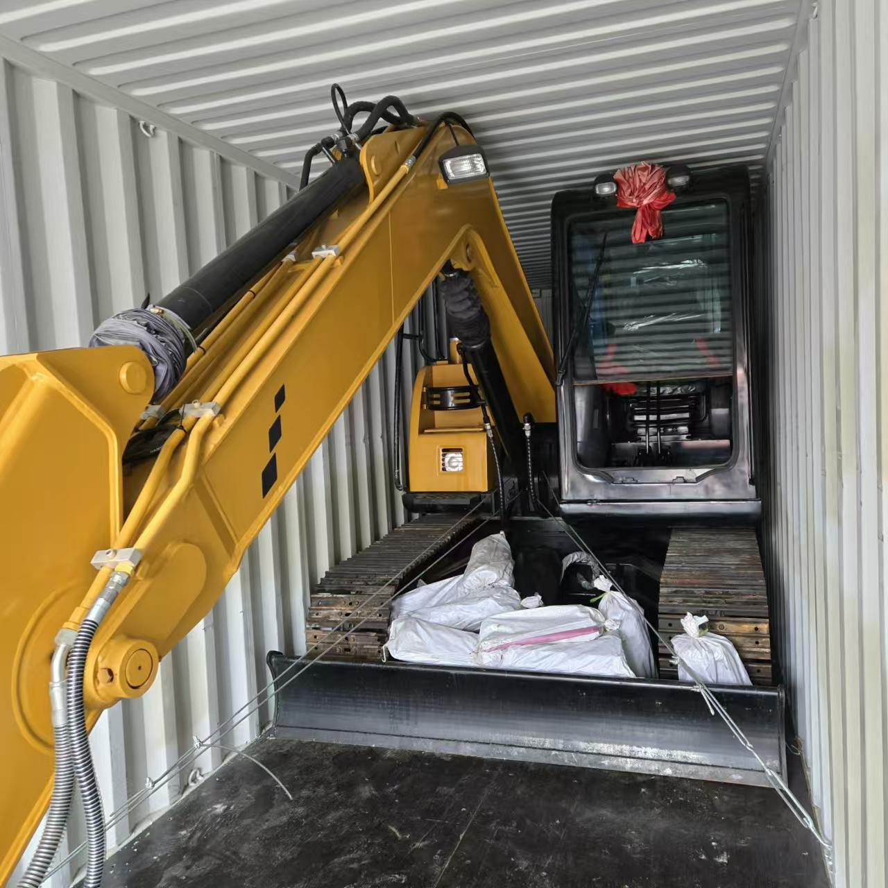 Toaks International Trading Company - Trucks - 6x6 undefined: picture 16