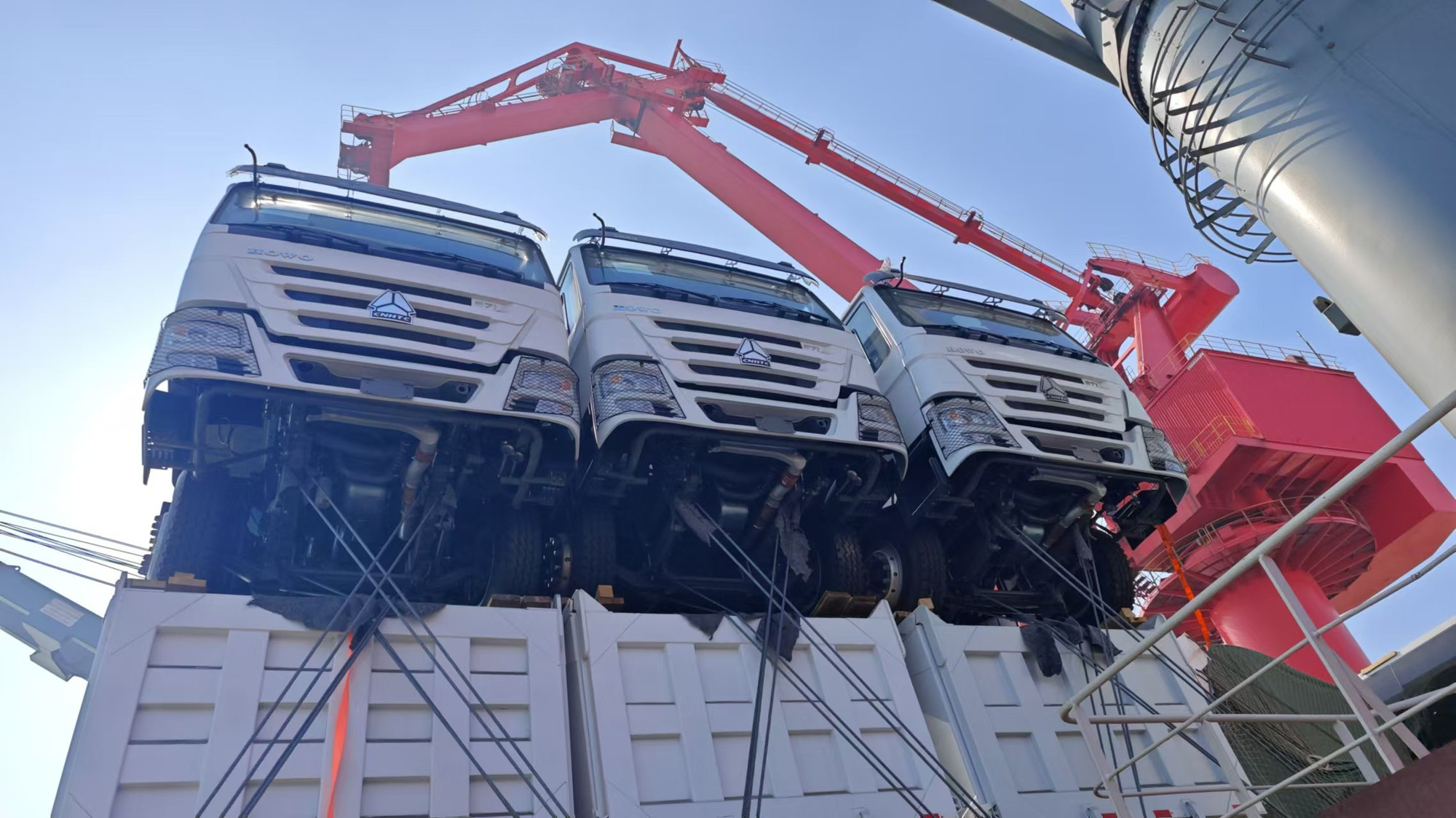 Toaks International Trading Company - Trucks - 6x6 undefined: picture 18