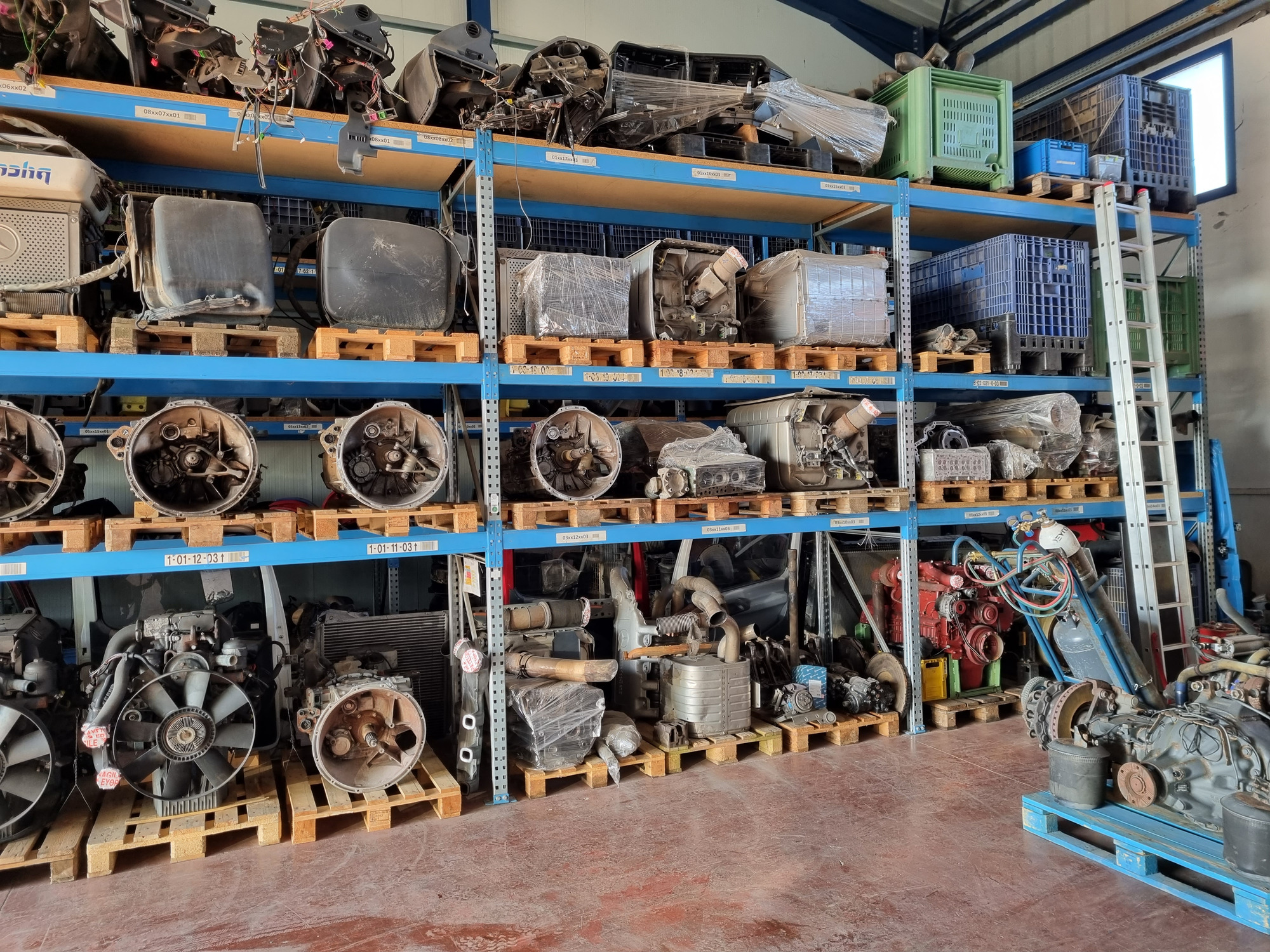 GERGOLAS SERVICE & SPARE PARTS - vehicles for sale undefined: picture 4