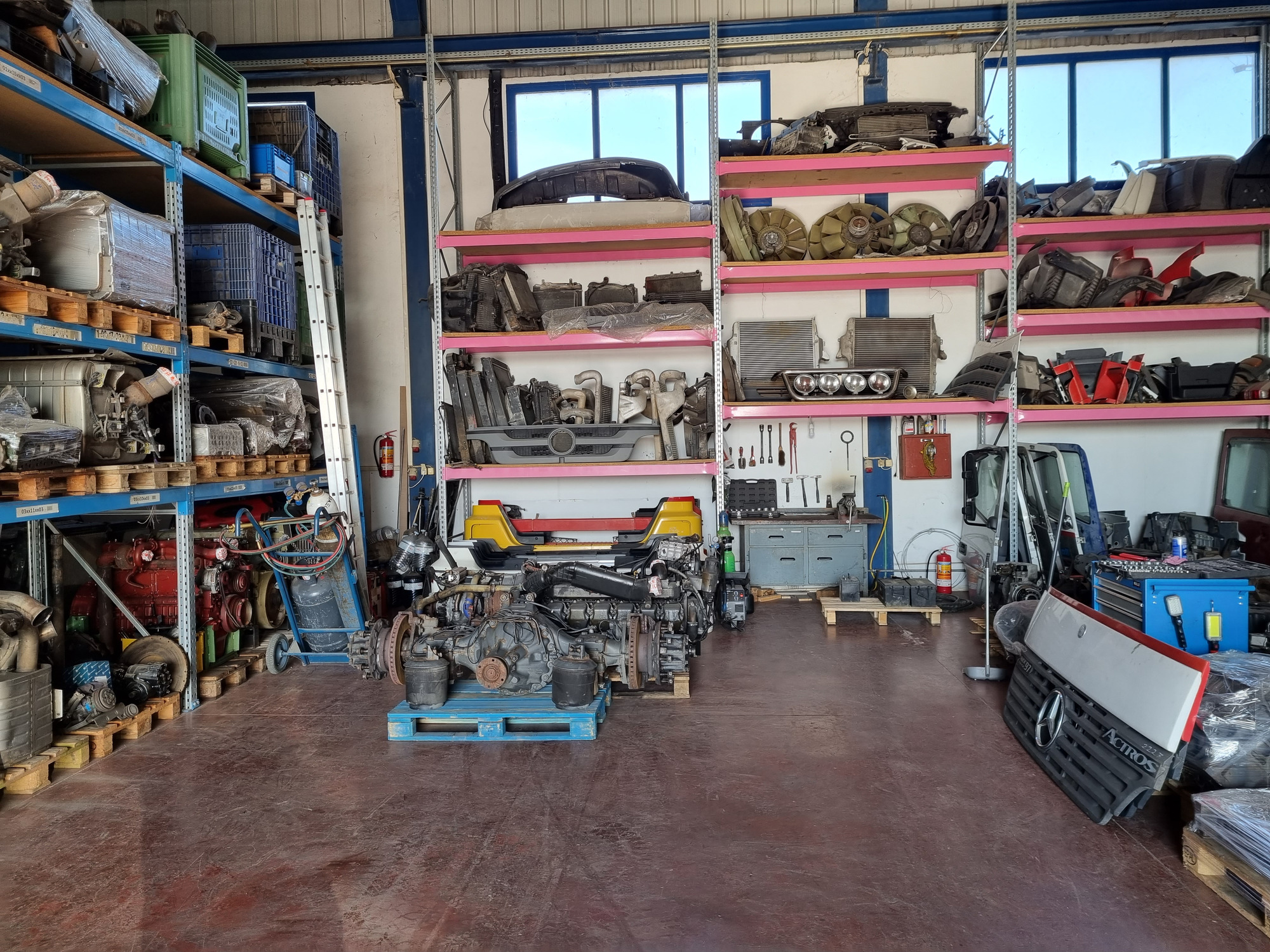 GERGOLAS SERVICE & SPARE PARTS - vehicles for sale undefined: picture 2