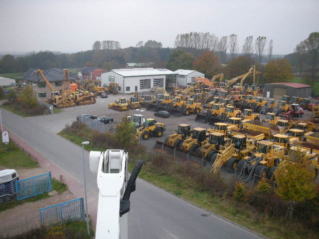 BAUMA Vermiet- und Handels GmbH - Construction machinery VOLVO EC300 undefined: picture 1