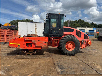 Compactor CATERPILLAR
