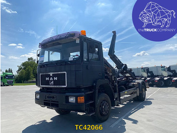 Container transporter/ Swap body truck MAN 19.272