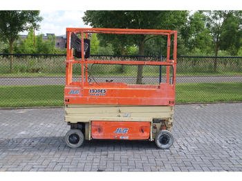 Scissor lift JLG