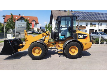 Compact loader CATERPILLAR