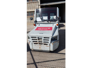 Baggage tractor