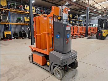 Vertical mast lift JLG