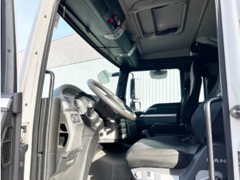 Box truck MAN TGL 12.220 4X2 BL TGL 12.220 4X2 BL mit Dhollandia LBW: picture 2 Box truck MAN TGL 12.220 4X2 BL TGL 12.220 4X2 BL mit Dhollandia LBW: picture 2